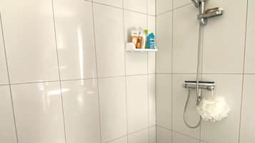 Douche, serviettes fournies