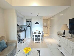 Apartament estàndard, vistes a la ciutat | Menjador