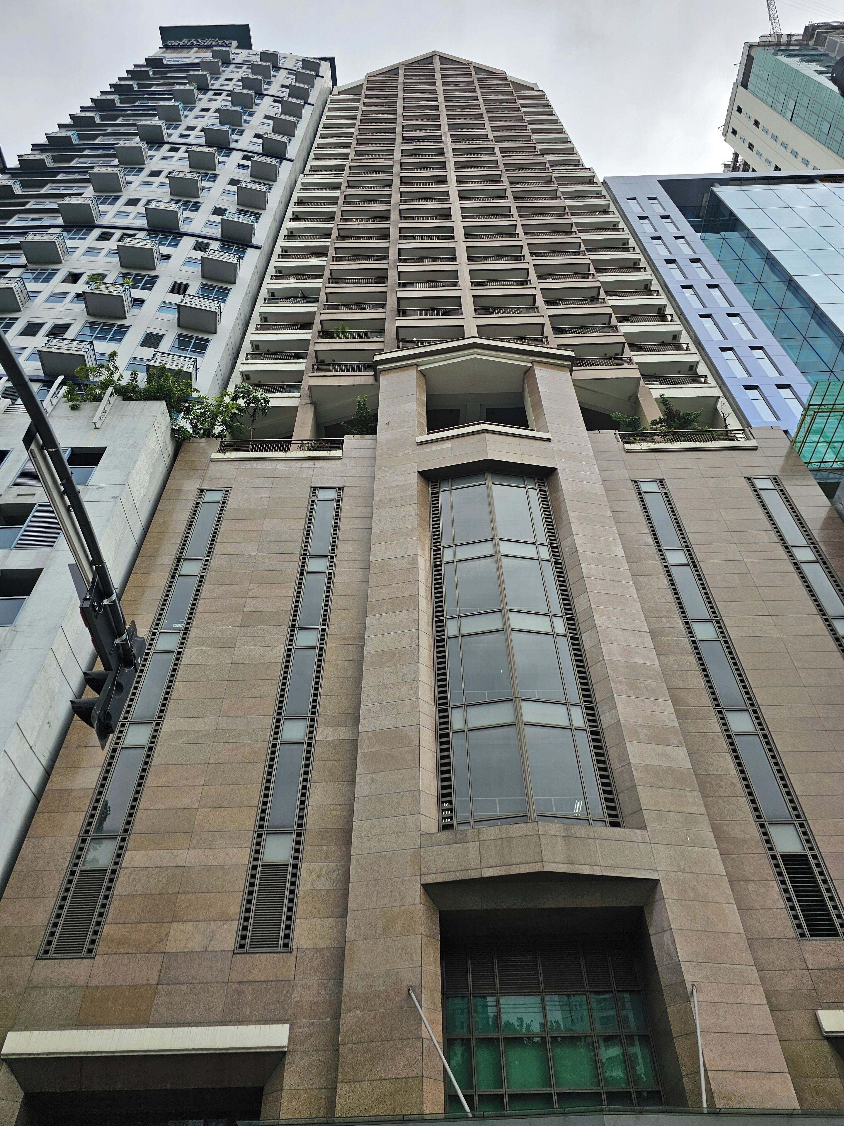 Kiến trúc tòa nhà