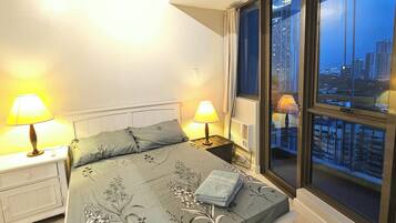 1 bedroom, Egyptian cotton sheets, premium bedding, laptop workspace