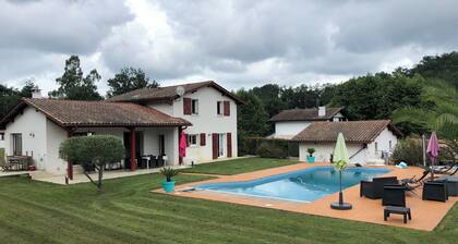 Superb villa near the sea and mountains with a very large 12 x 5 m swimming pool