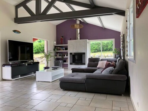  Superbe maison proche mer et montagne avec grande piscine chauffée (12X5)