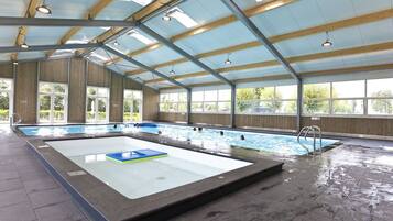 Vila | Kolam renang | Kolam renang indoor dan kolam renang outdoor