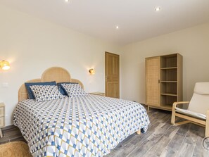 3 quartos, escrivaninha, Wi-Fi de cortesia, roupa de cama