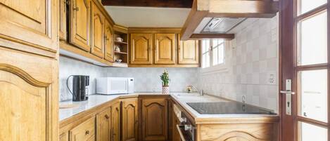 Frigorifero, microonde, forno, lavastoviglie