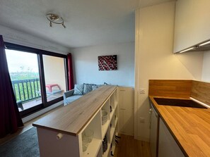 Interior - Bright Studio Near Anglet Beaches with Sunny Balcony (Anglet)