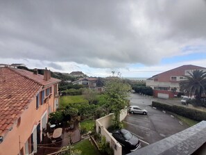 Property grounds - Bright Studio Near Anglet Beaches with Sunny Balcony (Anglet)