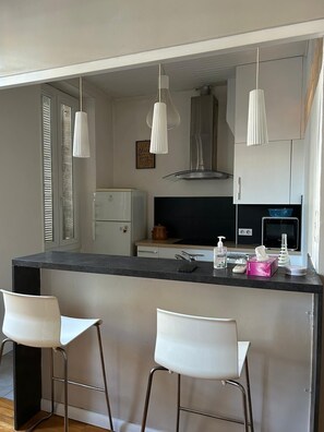 Micro-ondes, four, plaque de cuisson, lave-vaisselle