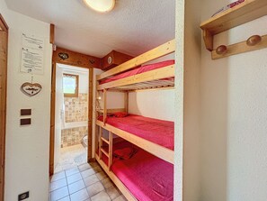 Room - Studio for 4/5 with terrace, parking in Combloux (Combloux)