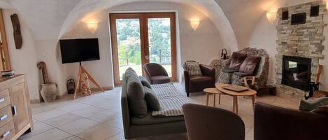 Télévision, cheminée