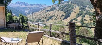 Sunny chalet in Vars for 12 guests with fireplace