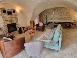 TV, fireplace - Sunny chalet in Vars for 12 guests with fireplace (Vars)