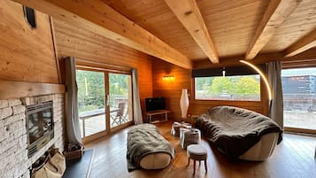 Télévision, cheminée