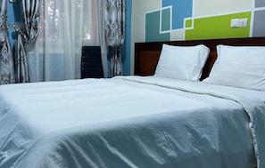 In-room safe, desk, blackout curtains, free WiFi - Platinum Hotel Douala (Douala)