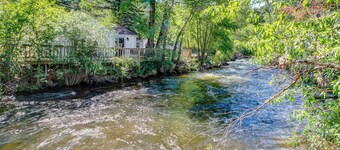 Downtown Riverside Cabin - Enjoy staying on the river in downtown Estes Park