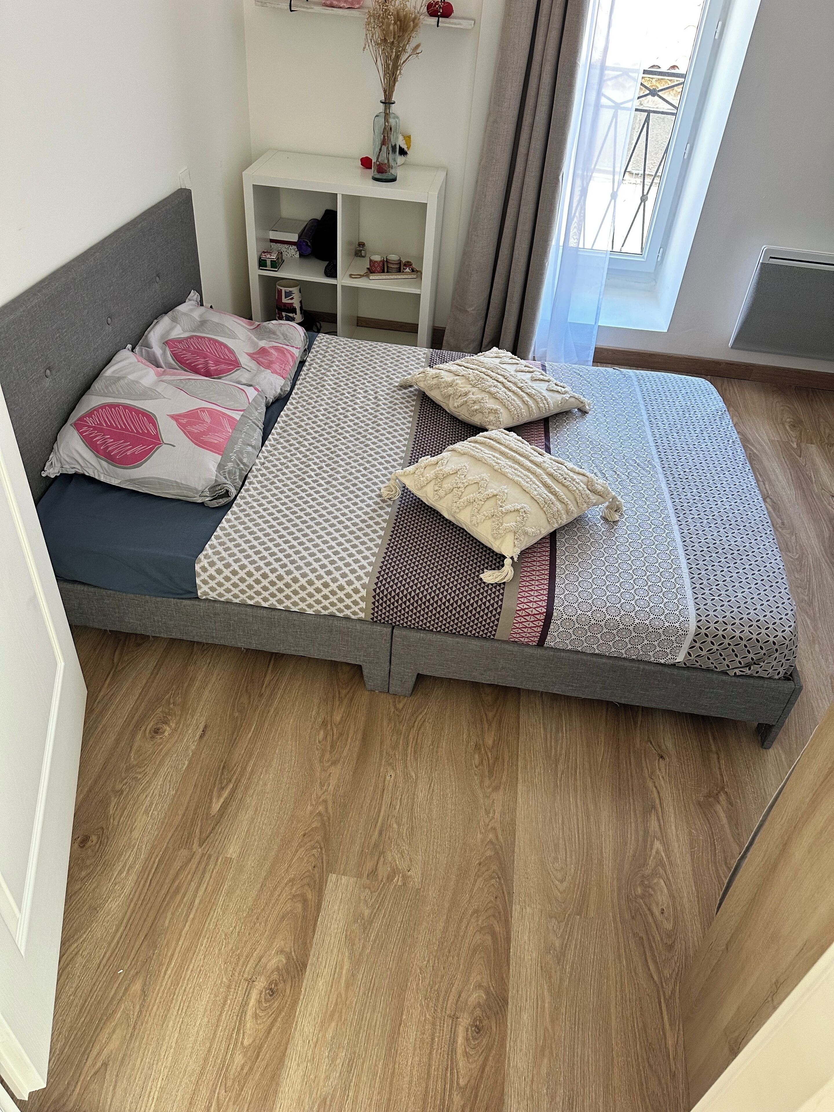 3 slaapkamers, een strijkplank/strijkijzer, wifi, beddengoed