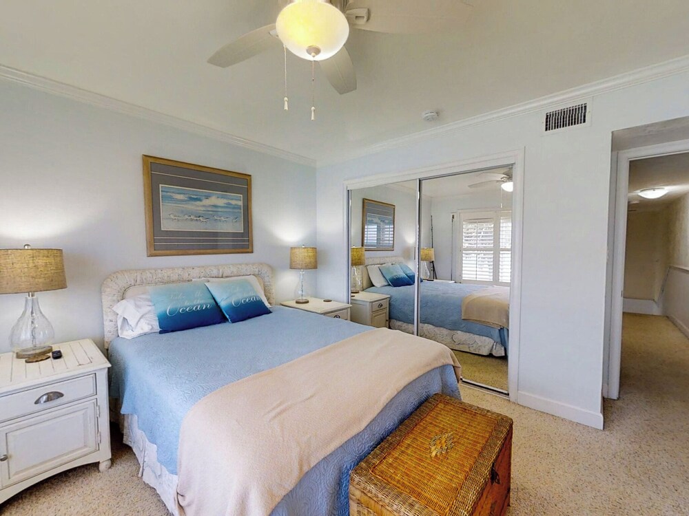 Enjoy your vacation in this luxurious oceanfront condo Volusia County