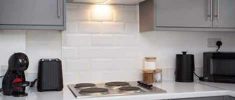 Refrigerador, microondas, horno y parrilla de estufa