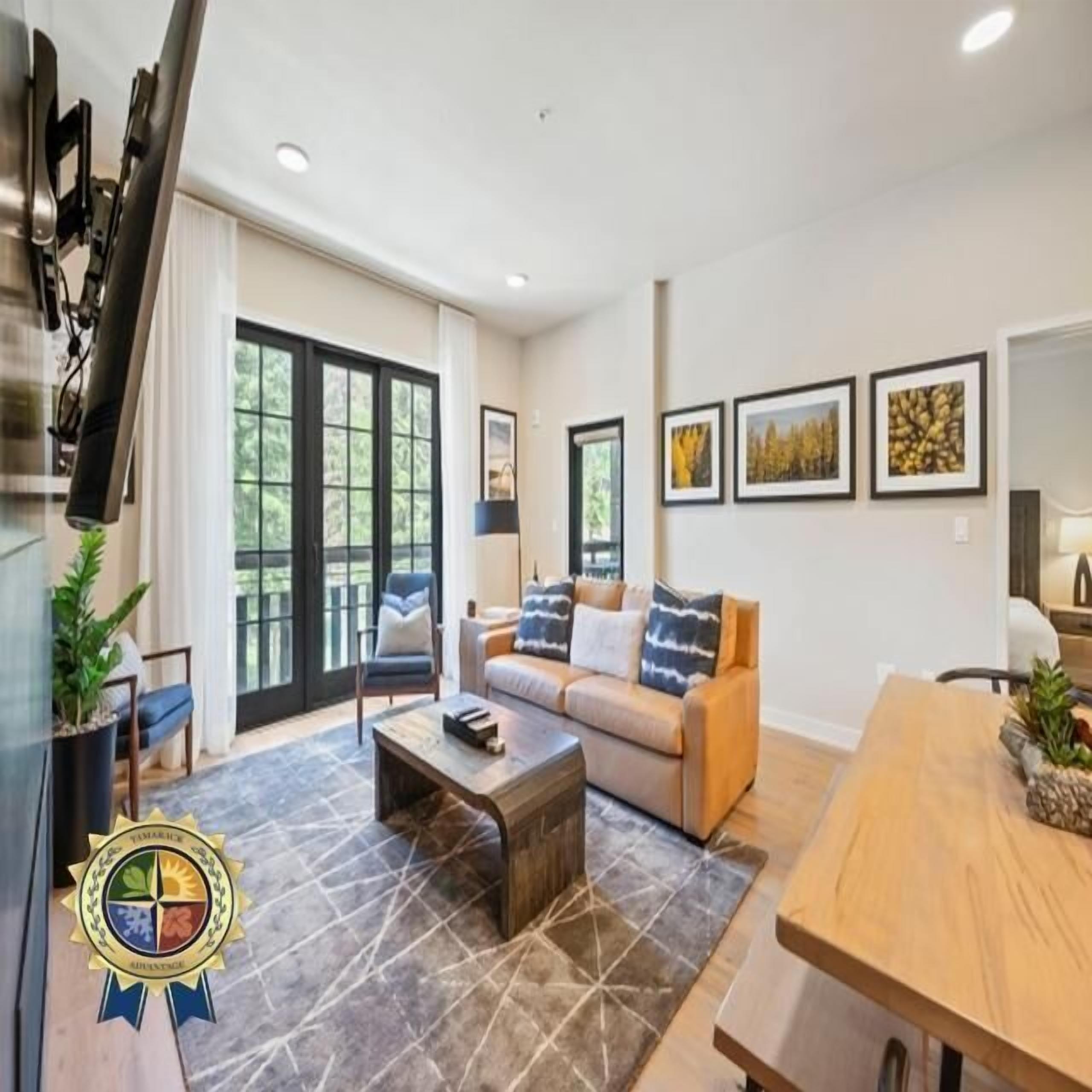 Televisión y chimenea 