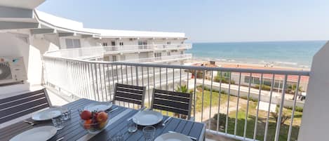Apartment | Outdoor dining