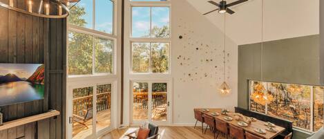 Smart TV, chimenea, videojuegos y oficina