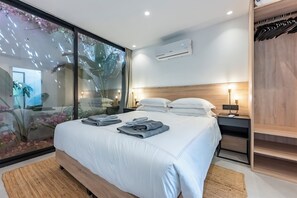 5 slaapkamers, een kluis op de kamer, een bureau