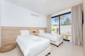 5 habitaciones, caja de seguridad en la habitación y escritorio 