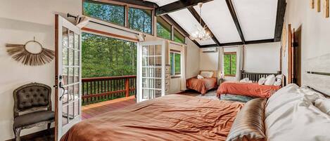 4 عدّة غرف نوم ومكواة/لوح كي وواي فاي مجانًا وملاءات أسرّة