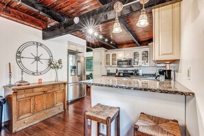 Fridge, microwave, oven, stovetop - Tee Time Retreat: Cozy Fall Escape w/ Sauna, Game Room & Fireplaces (tobyhanna)