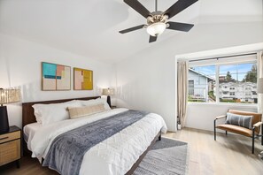 3 Schlafzimmer, Schreibtisch, Bügeleisen/Bügelbrett, Reisekinderbett