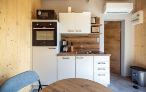 Refrigerador, placa de cocina, lavavajillas, cafetera/tetera