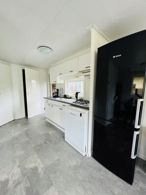 Fridge, stovetop, dishwasher, coffee/tea maker