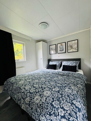 2 bedrooms, in-room safe, WiFi, bed sheets