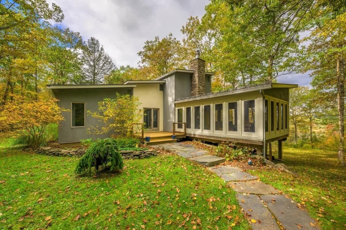 Steepletop Lodge