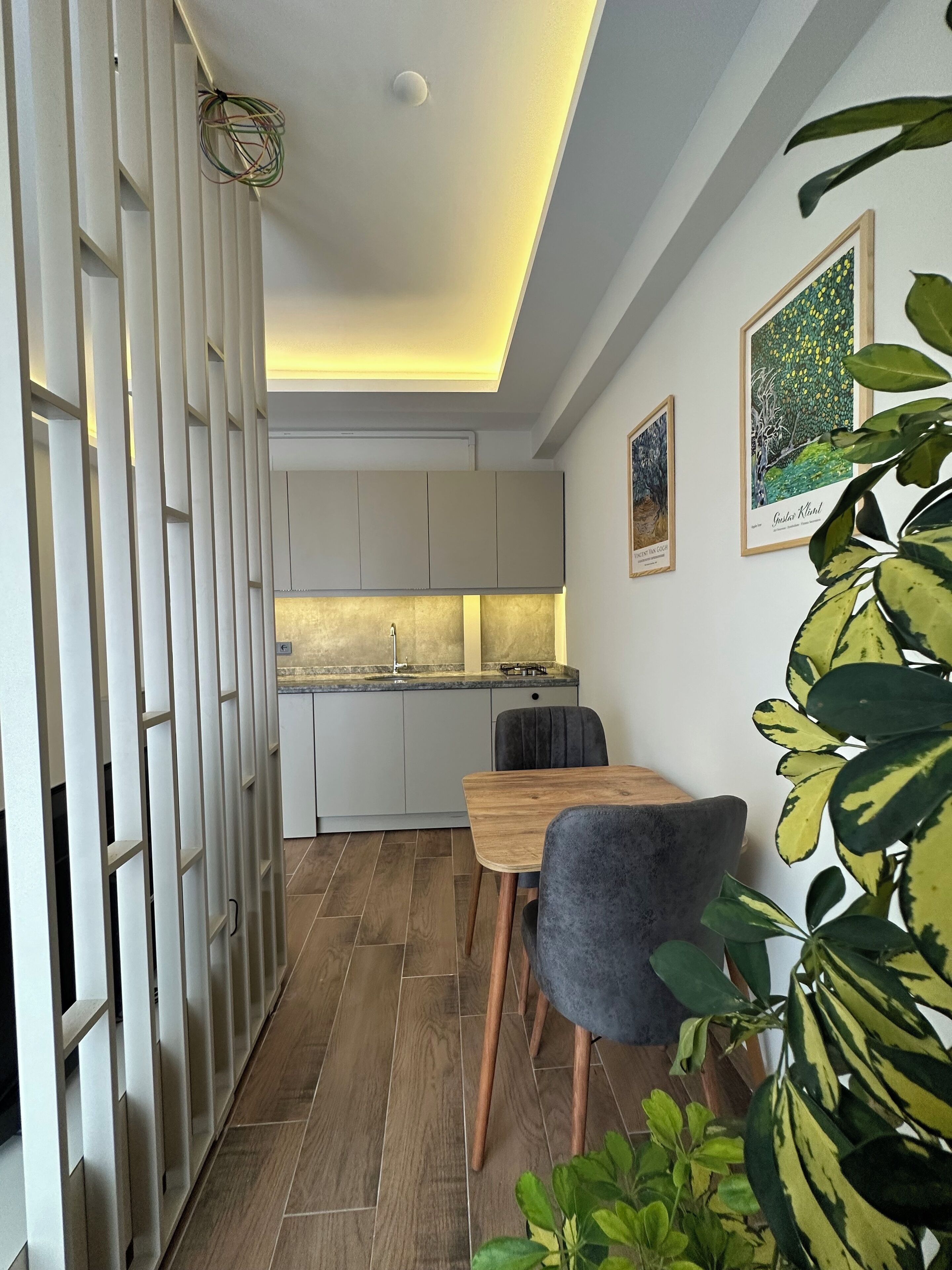 스위트 | 거실 공간 | 위성 채널 시청이 가능한 45인치 스마트 TV, 바닥 난방/온돌