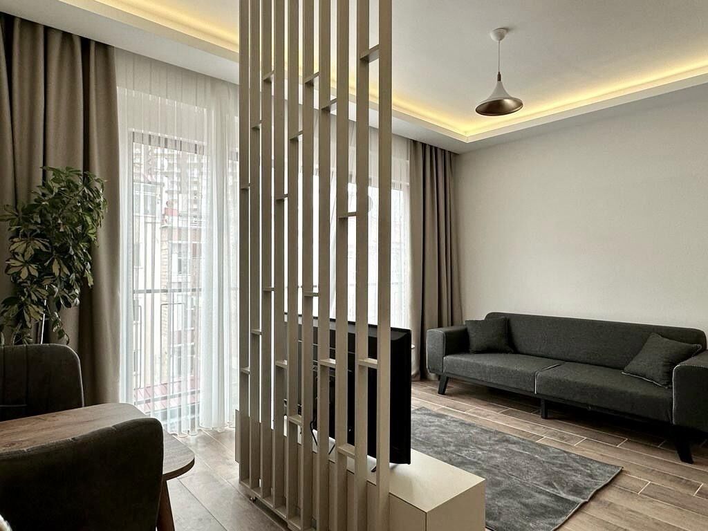 Sviitti | Oleskelualue | 45–tuumainen äly-TV, jossa satelliittikanavat