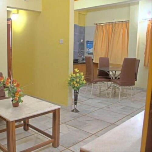 Cozy 2-bedroom apartment with WiFi, AC in gorgeous Vadodara