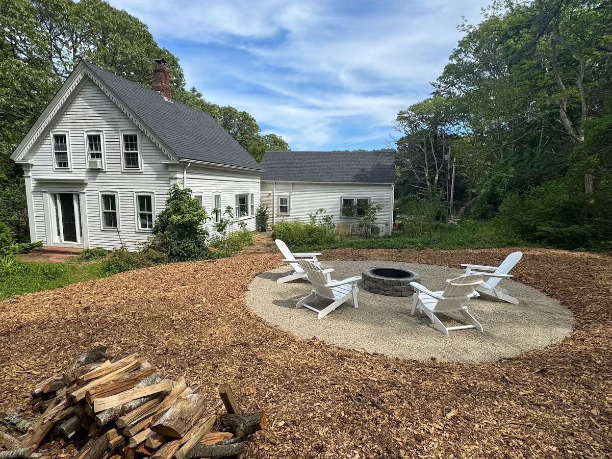 BRAND NEW LISTING!  Lovely 6BD--A/C, Screen Porch, Firepit, Outdoor Shower, Walk to Paine Hollow Town Landing