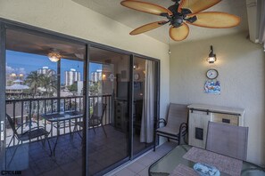 Outdoor dining - 2B/2B ISLAND VACATION CONDO-RESORT POOL! WALK TO BEACH! BEST PRICE! (Fort Myers Beach)