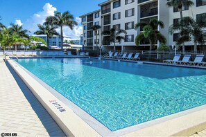 Pool - 2B/2B ISLAND VACATION CONDO-RESORT POOL! WALK TO BEACH! BEST PRICE! (Fort Myers Beach)