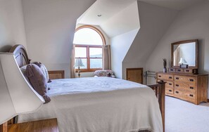 7 bedrooms, desk, iron/ironing board, WiFi