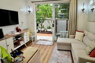 New cosy guesthouse in Parramatta with parking
Near transport/uni/stadium/museum