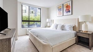 2 bedrooms, desk, iron/ironing board, Internet
