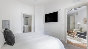 1 bedroom, desk, iron/ironing board, WiFi - Landing | Modern 1BD in Montopolis (Austin)