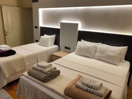 Comfort Apartment, Garden View | Egyptian cotton sheets, premium bedding, Select Comfort beds, desk