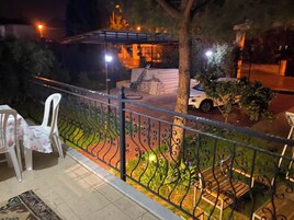 Comfort Apartment, Garden View | Terrace/patio