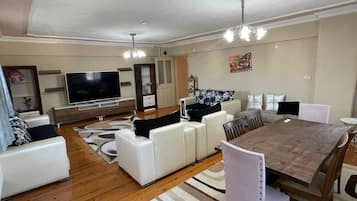 Comfort Apartment, Garden View | Egyptian cotton sheets, premium bedding, Select Comfort beds, desk