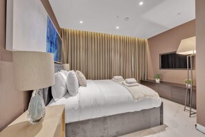 2 slaapkamers, een bureau, een strijkplank/strijkijzer, wifi
