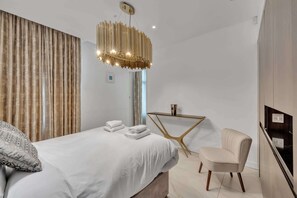 2 bedrooms, desk, iron/ironing board, WiFi