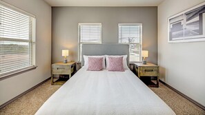 2 Schlafzimmer, Schreibtisch, Bügeleisen/Bügelbrett, WLAN